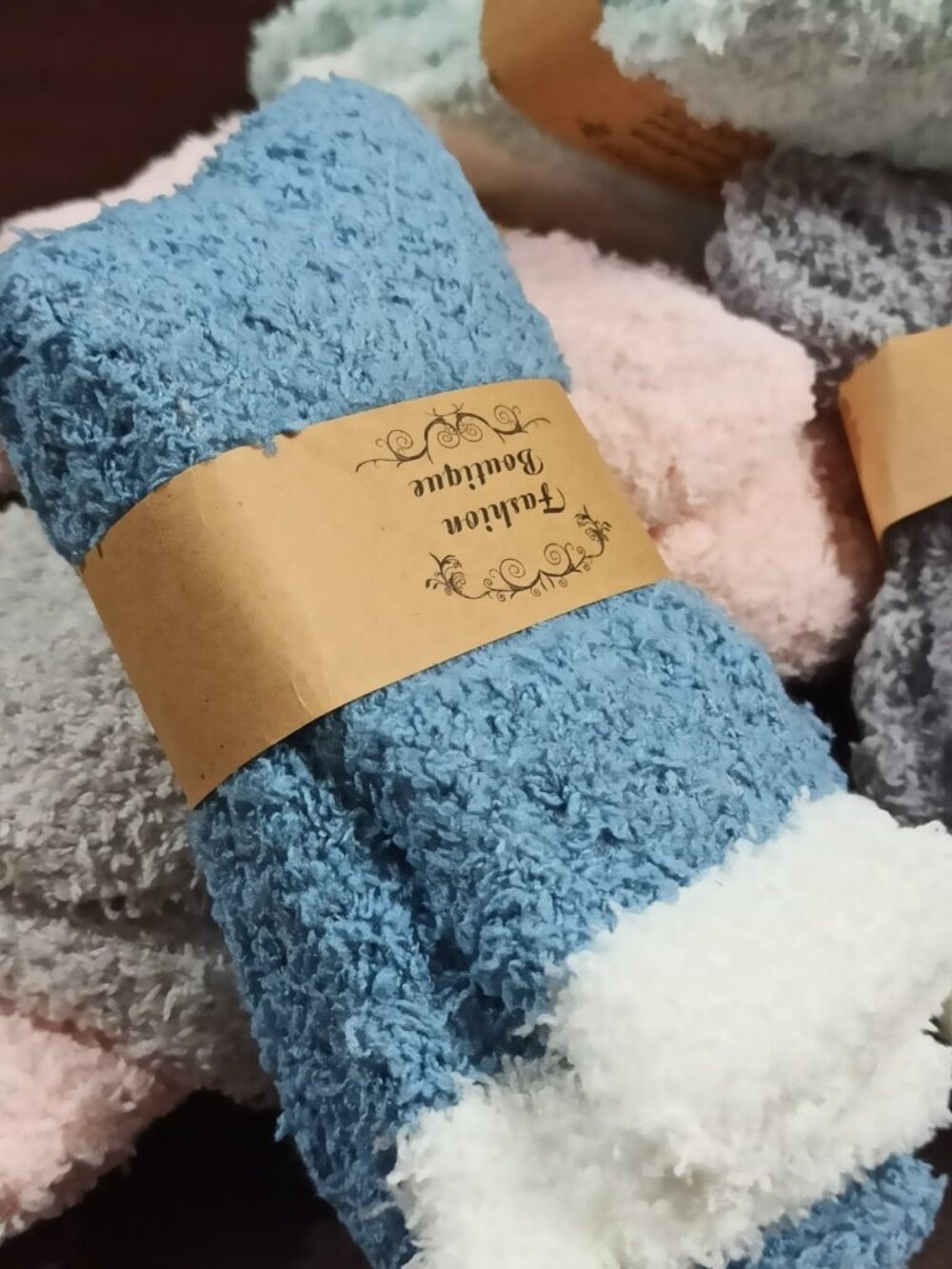 NEW Women’s Fuzzy Cozy Socks – 6 Pair Assorted Color Set - Picture 3 of 8